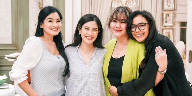 Reunion Love Gang Photo at Dian Sastro's Simple Birthday Party, the Missing One Sought and Dennis Adhiswara's Comment Becomes the Highlight