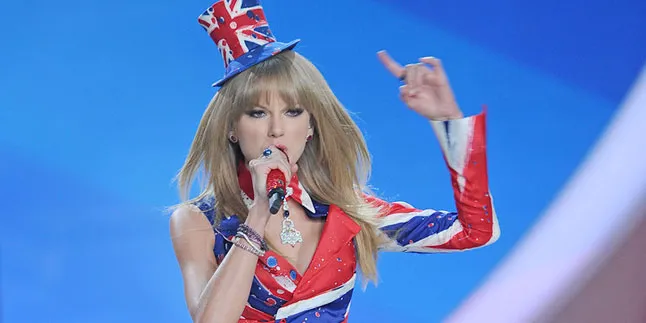 Foto Glamor Taylor Swift Bersama Jaime King dan Karlie Kloss