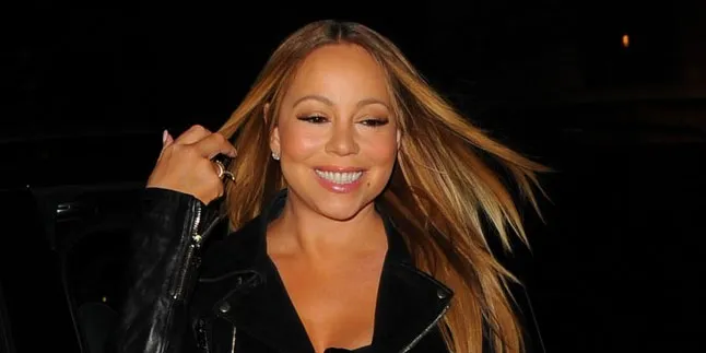 [FOTO] Halloween! Mariah Carey Tampil Hot Dengan Kostum Ketat
