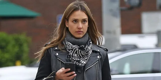 [FOTO] Hamil Anak ke-3, Perut Jessica Alba Sudah Mulai Membuncit