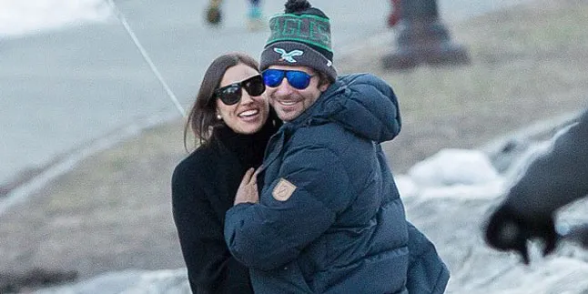 [FOTO] Hamil-Tunangan, Irina Shayk & Bradley Cooper Dinner Bareng