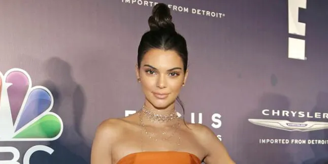 [FOTO] Hang Out Bareng, Kendall Jenner & 'Pacar' Pamer Senyum