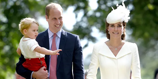 FOTO: Hari Pertama Masuk Sekolah, Pangeran George Ganteng Banget! FOTO: Hari Pertama Masuk Sekolah, Pangeran George Ganteng Banget!