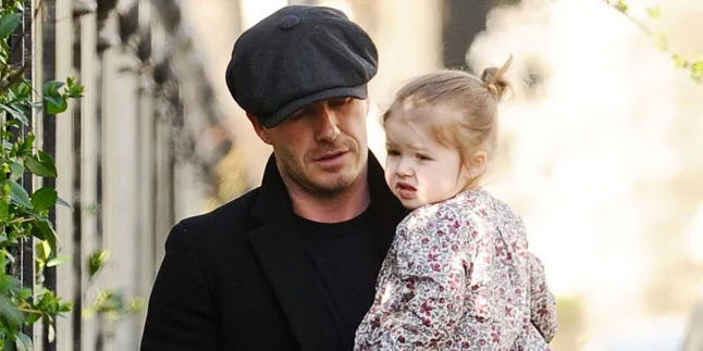 [FOTO] Harper Beckham & 'Kembarannya' Adu Cantik, Keren Mana?