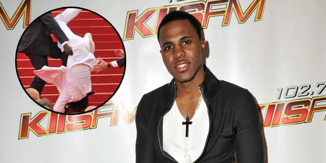 [FOTO] Heboh! Jason Derulo Jatuh Terjungkal di Met Gala?