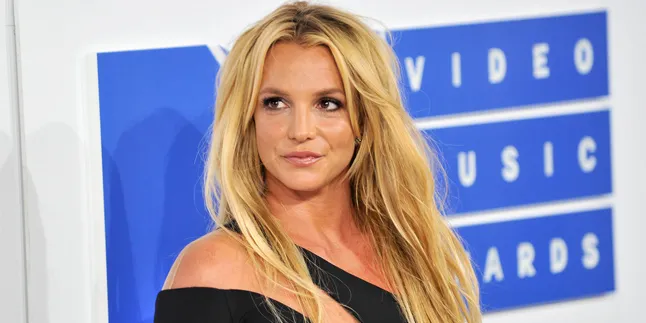[FOTO] Hot Menggoda, Britney Spears Nekat Berpose Topless