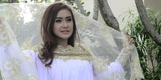 [Foto] Ibunda Ultah, Cita Citata Beri Kado Sebuah Rumah Mewah
