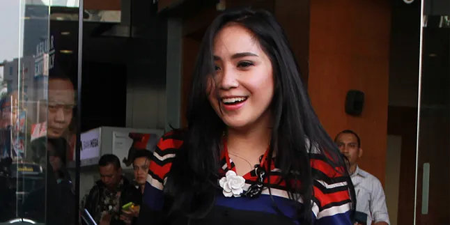 [Foto] Indahnya Kebaya Nagita Slavina, Raffi Makin Jatuh Cinta!