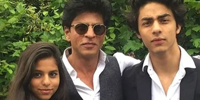 Foto Ini Adalah Bukti Kalau Aryan Khan Adalah 'Fotocopy'-an SRK