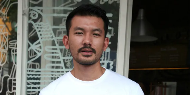 Foto Ini Bukti Baru Kalau Rio Dewanto Memang Bapak Idaman