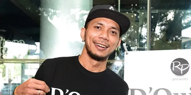 FOTO: Ini Bukti Jika Rumah Tangga Norman Kamaru Baik-Baik Saja