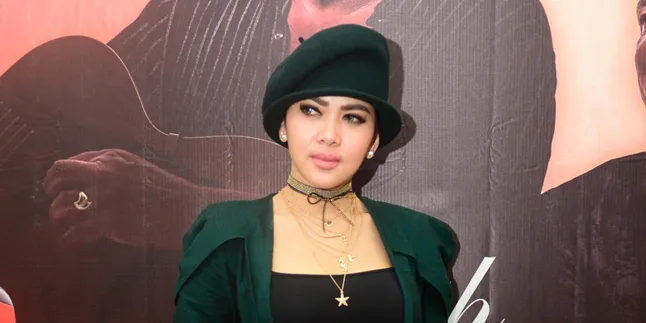 FOTO: Ini Harga Dress Syahrini Yang Bikin Heboh di Turki FOTO: Ini Harga Dress Syahrini Yang Bikin Heboh di Turki