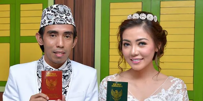 [Foto] Ini Lho Isi Buku Nikah Bella Shofie dan Suryono