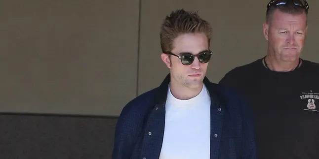 [FOTO] Inikah Kekasih Baru Robert Pattinson?
