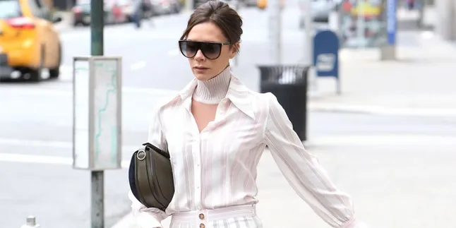 [FOTO] International Women's Day, Victoria Beckham Pamer Selfie Bareng Harper