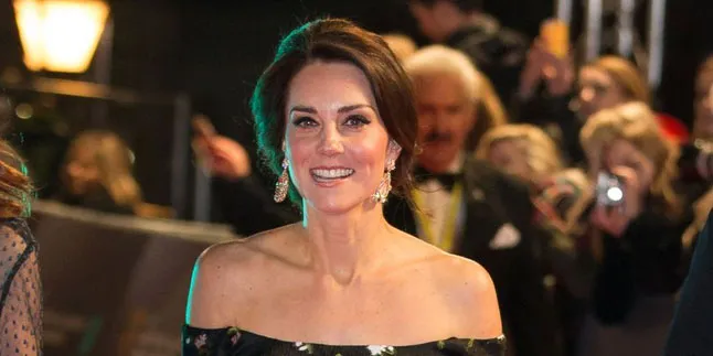 [FOTO] Intip Aksi Kate Middleton Saat Main Biliar, Tetap Anggun