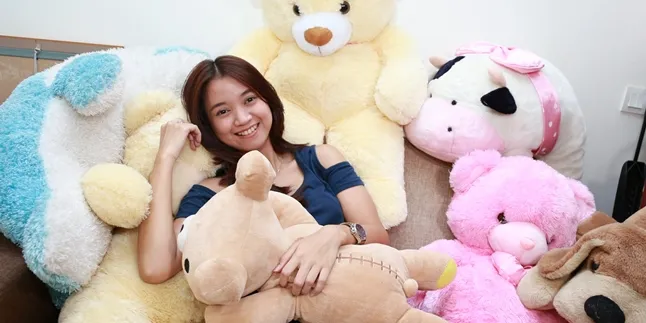 [Foto] Intip Beragam Koleksi Cute di Rumah Si Cantik Vanda Rainy