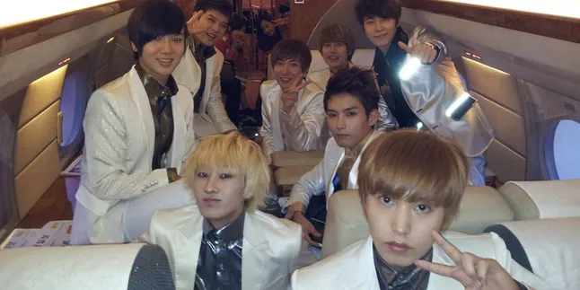 [FOTO] Iseng Banget, Super Junior Ganggu Turis Yang Sedang Selfie