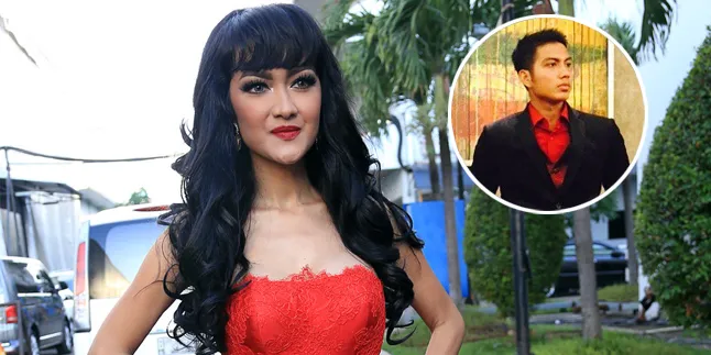 [FOTO] Jadi 'Eksekutif Muda', Mumu Bikin Jupe Tergila-Gila?