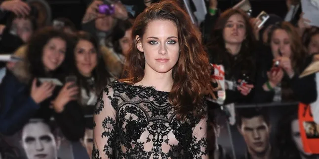 [FOTO] Jadi Model, Kristen Stewart Tampil 'Ganteng' Maksimal