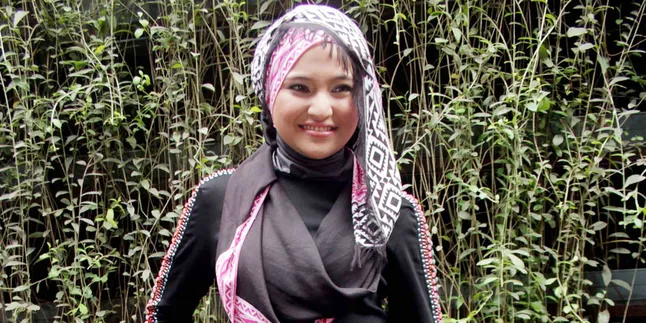 [Foto] Jadul! Marshanda Bareng Cewek-Cewek Keren Indonesia