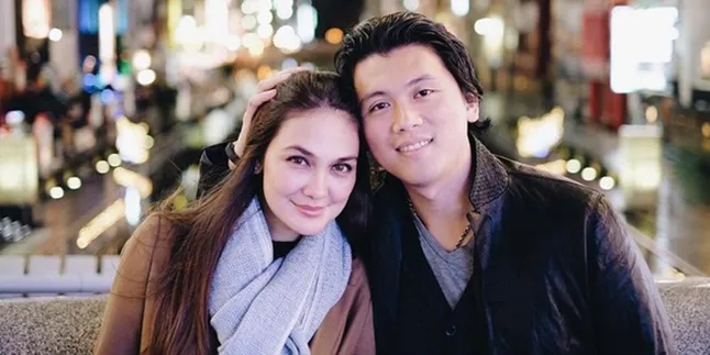 FOTO: Jalan-Jalan di Prambanan, Serunya Liburan Luna Maya & Reino Barack