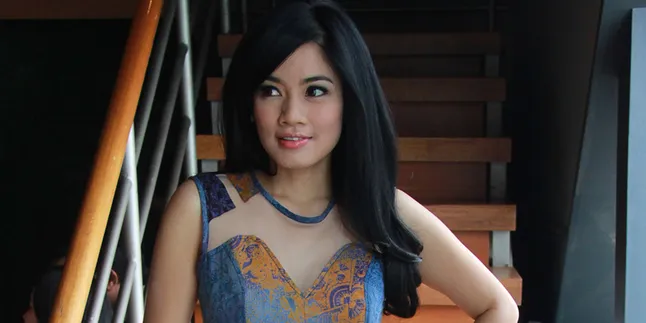 [Foto] Jalan-Jalan di Seoul, Titi Kamal Secantik Artis Korea!