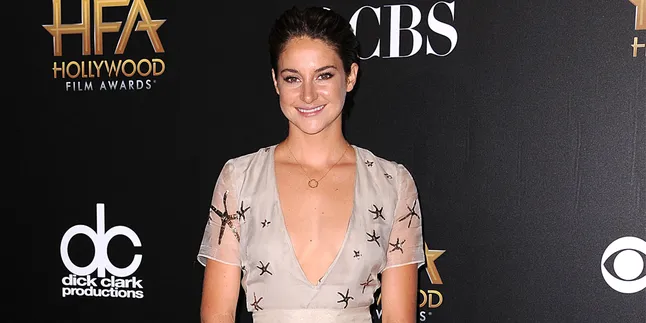 [FOTO] Jalani Pemotretan, Shailene Woodley Berpose Topless