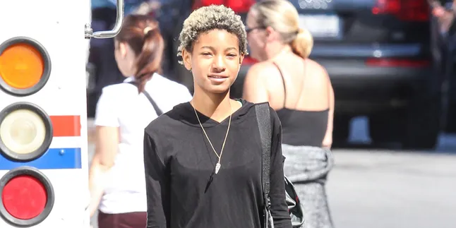FOTO: Jalani Pemotretan, Willow Smith Tampil Secantik Supermodel