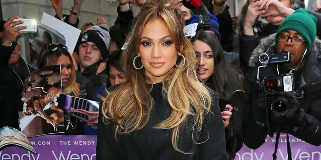 [FOTO] Jennifer Lopez Tanpa Make-Up, Masih Cantik?