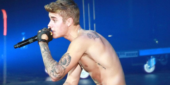 [Foto] Justin Bieber Pamer Tato Baru Berkaitan Musik