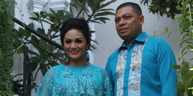 [FOTO] Kangen Suami, Krisdayanti Pamer Foto Ciuman di Instagram