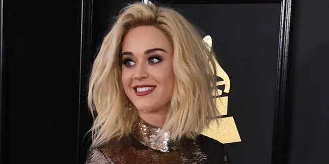 [FOTO] Katy Perry Baru Sadar Ada Sisa Biji Gandum di Giginya!