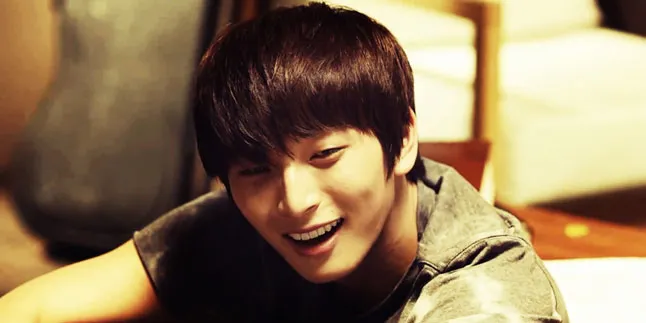 [FOTO] Keadaan Mobil Jinwoon 2AM Setelah Menabrak Truk