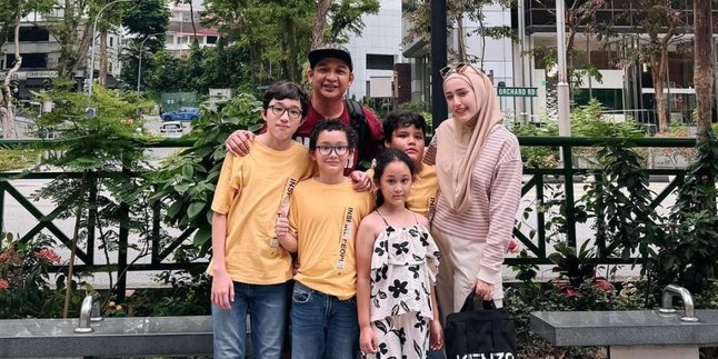 Pasha Ungu and Adelia's Family Photo, Happy with 4 Growing Children