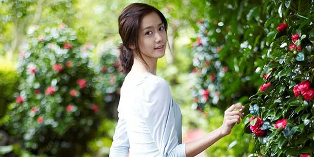 Foto Kelulusan YoonA Girls Generation Pukau Netizens