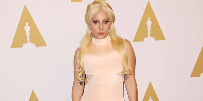 FOTO: Kembali Tampil 'Acak-Acakan', Lady Gaga Gagal Cantik?