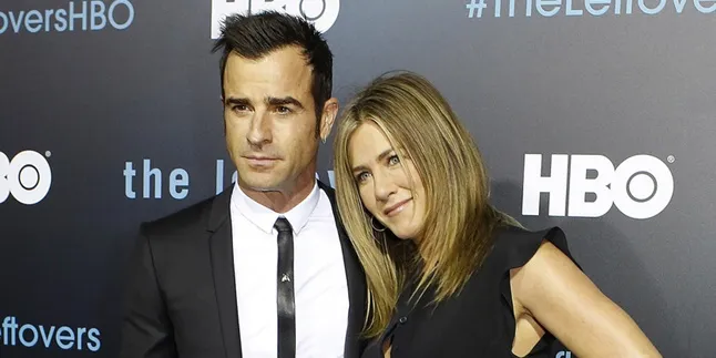 FOTO: Kemesraan Jennifer Aniston & Justin Theroux Saat di Paris