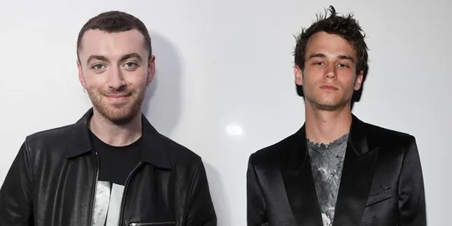 [FOTO] Kenakan Cincin di Jari Manis, Brandon Flynn Sudah Dilamar Sam Smith?