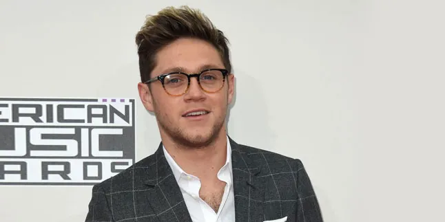 [FOTO] Kencan Seru di Disneyland, Inikah Pacar Baru Niall Horan?