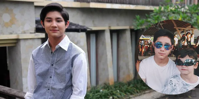 FOTO: Kenzou Lewis Tiru Gaya Teuku Rassya Waktu Kecil, Sweet!