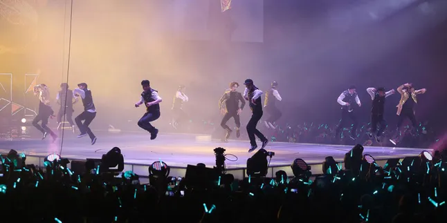 [FOTO] Keren, Ribuan Fans SHINee Bentuk Pearl Aqua Ocean di MEIS