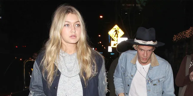 [FOTO] Ketahuan Jalan Bareng, Gigi Hadid - Cody Simpson Balikan?