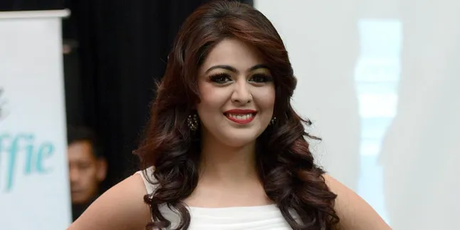 [Foto] Ketemu Dewi Perssik, Shafaq Naaz Jadi Ikutan Gokil