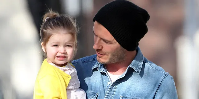 [FOTO] Ketika David Sengaja Goda Harper Beckham, Bikin Gemas!