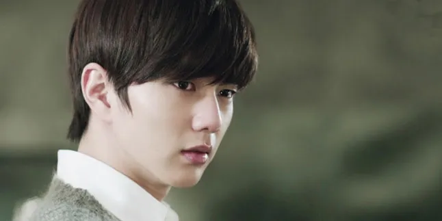 [FOTO] Kharismatik Yoo Seung Ho Dalam Pakaian Militer