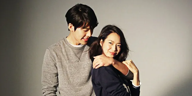 FOTO: Kim Woo Bin & Shin Min Ah Kencan Manis di Restoran
