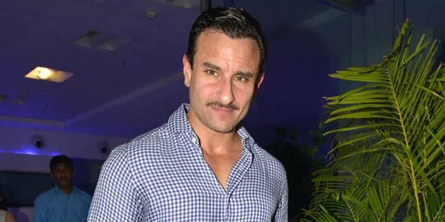 [Foto] Kompak Olahraga, Saif Ali Khan Main Tennis Bareng Anak