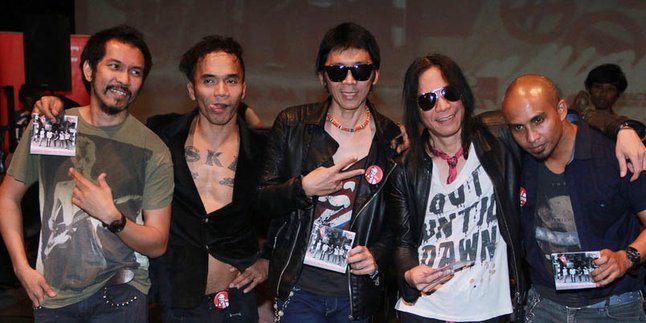 [Foto] Konser 30 Tahun Slank, Para Slankers Padati GBK