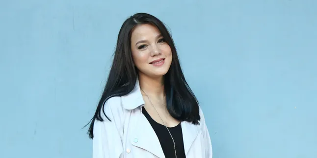 FOTO: Kontraksi Palsu di Sela-Sela Sesi Foto, Alice Norin Panik FOTO: Kontraksi Palsu di Sela-Sela Sesi Foto, Alice Norin Panik